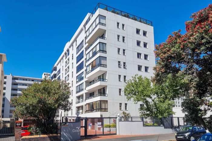 Sea Point Apartment For Sale: Spacious living, garage, concierge, near amenities.