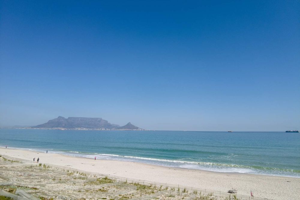 Bloubergstrand 800m walking distance