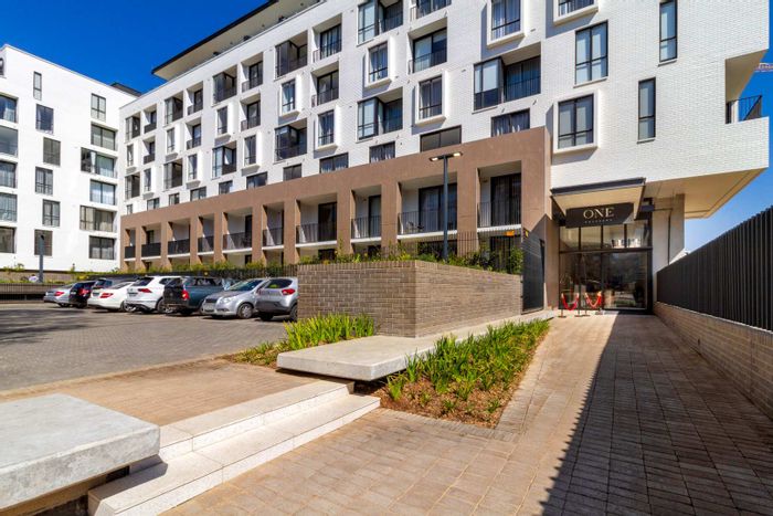 Furnished studio apartment in Rosebank with kitchenette, parking, and workspace. To Rent.