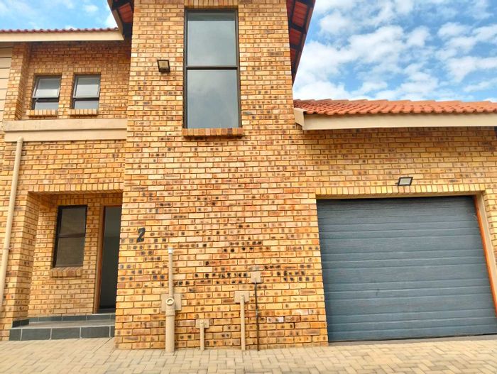 For Sale: Elandshaven Townhouse with 2 beds, garage, patio, and security features.