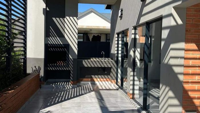 Rooihuiskraal Apartment To Rent: 2 Bedrooms, Pool, Clubhouse, Family-friendly Complex.