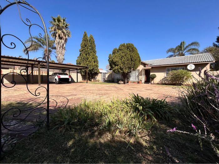 For Sale: House in Mayberry Park with pool, carport, and near new school.