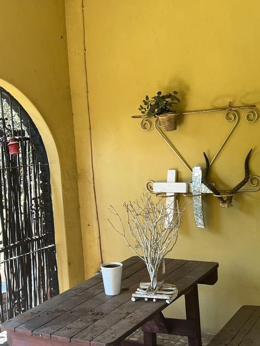 Elandsrand House For Sale: 5 bedrooms, pool, flatlet, and ample parking.