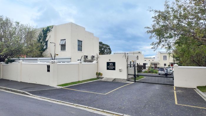 Wynberg Townhouse For Sale: 2 beds, private garden, secure complex, great amenities.