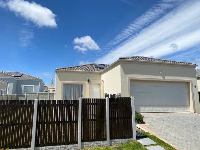 Property #2425010, Townhouse For Sale in Parsonsvlei