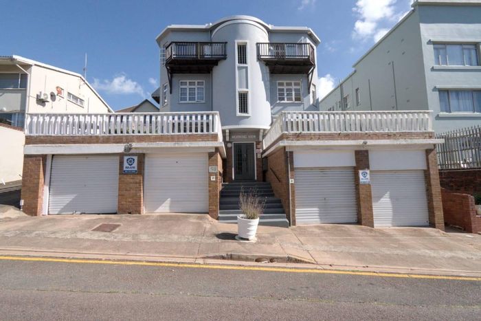 Morningside Apartment For Sale: Top-floor views, spacious layout, secure building, ample parking.