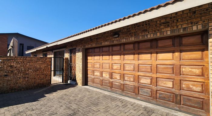 Townhouse For Sale in New Redruth: Pool, Pet-Friendly, Built-In Braai, Double Garage