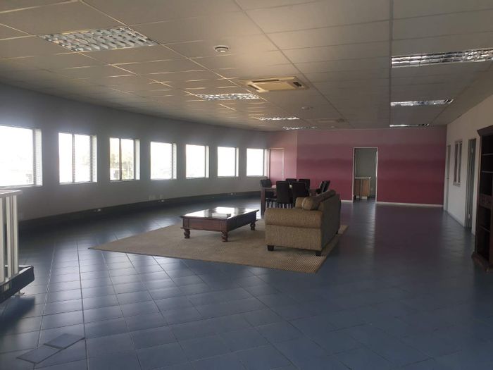 Property #2069297, Office rental monthly in Southern Industrial