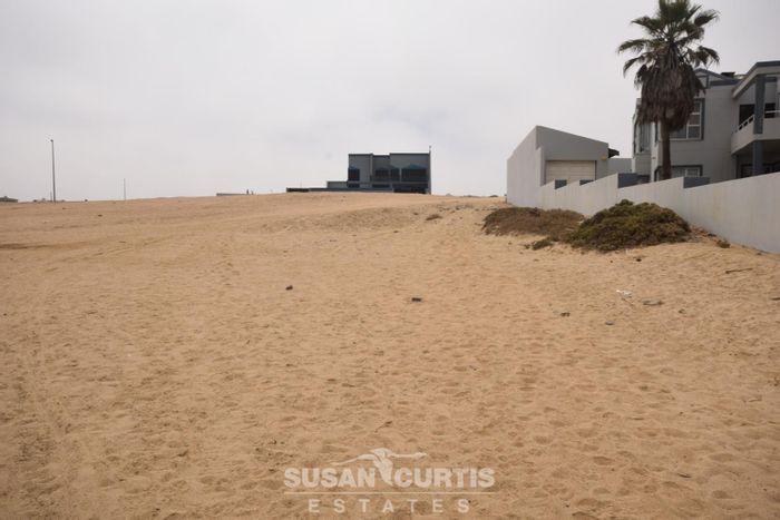 Vogelstrand For Sale: 1433 sqm vacant land, near beach, one boundary wall.