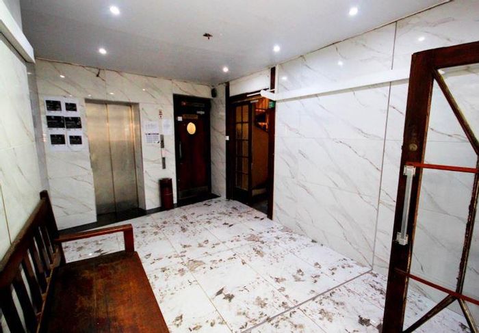 For Sale: 2-Bedroom Apartment in South Beach with security, transport, and amenities.