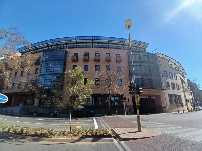 Prime Melrose Arch Office To Rent: Customizable Space with Excellent Amenities