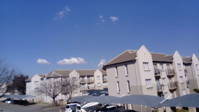 2 Bedroom Apartment To Rent in Klippoortje with 24-Hour Security and Parking.