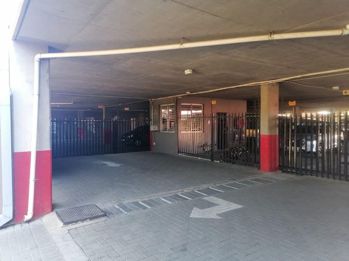 For Sale: Apartment in Kempton Park Ext 1 with garden, carports, and security.