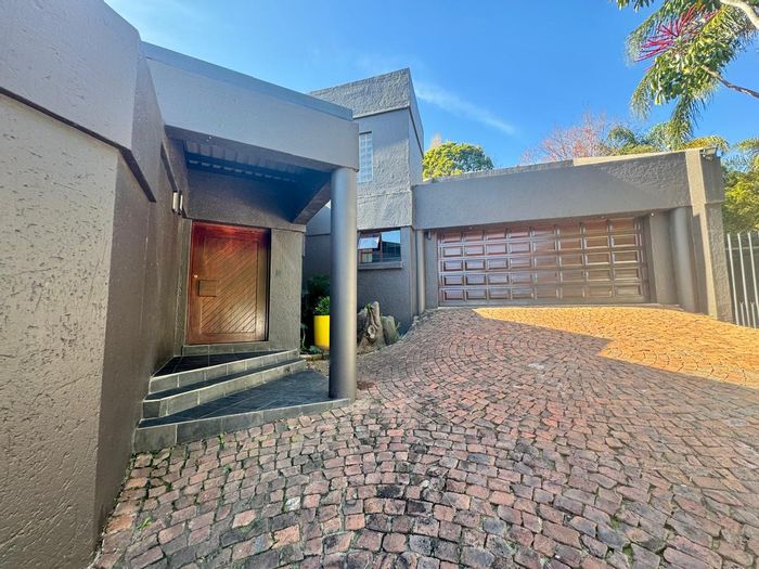 Waterkloof Ridge House To Rent: 4 Bedrooms, Pool, Game Room, Solar Panels.