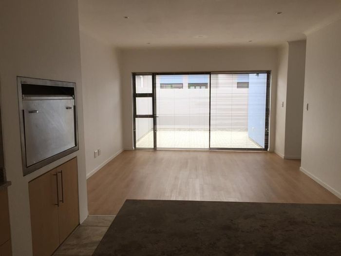 Townhouse For Sale in Kramersdorf: 3 Bedrooms, Indoor BBQ, Double Garage.