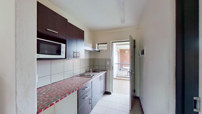 For Sale: 2-Bedroom Apartment in Willowbrook with 24/7 Security and Amenities.