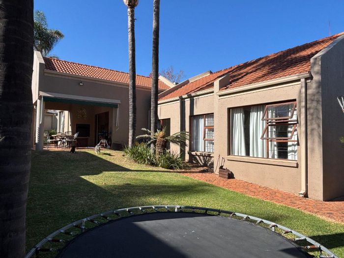 Property #2393613, House Rental Monthly in Faerie Glen