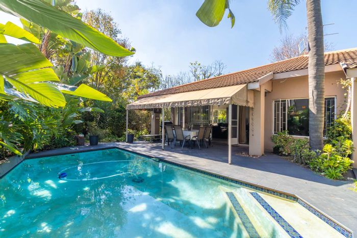 Hurlingham Manor House For Sale: 4 beds, pool, study, double garage, secure area.