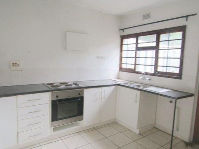 Property #2299647, Townhouse For Sale in Amanzimtoti Central