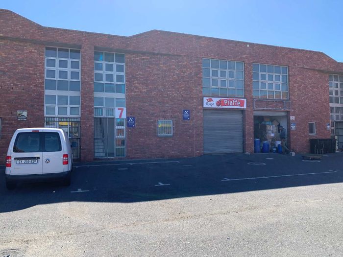 Industrial Unit To Rent in Beaconvale: Secure park, truck access, 3-phase power.