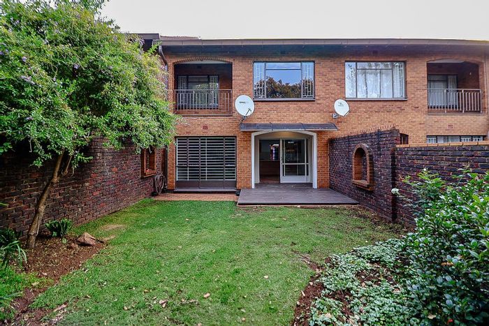 Property #2391848, Townhouse For Sale in Bedford Gardens