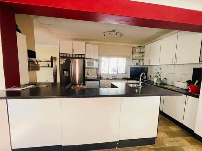 For Sale: House in Pioniers Park Ext 1 with 4 bedrooms, garages, and spacious kitchen.