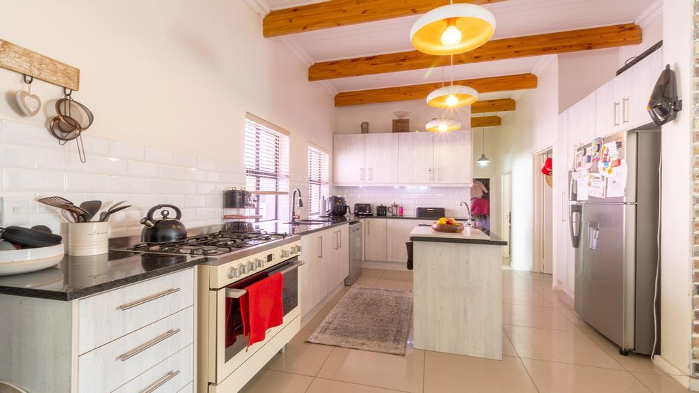 For Sale House in Malmesbury Central with pool, garage, and 24hour