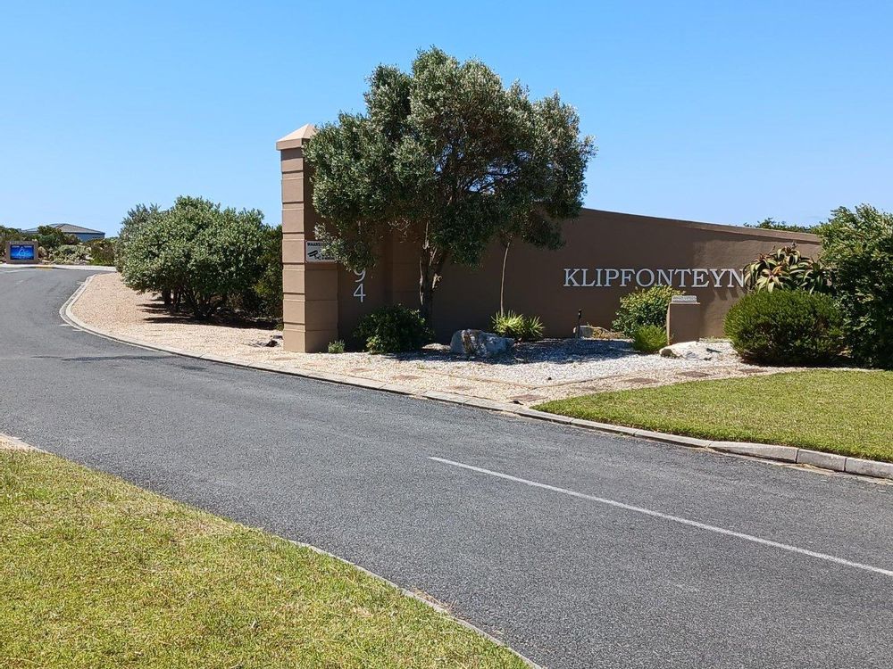 Well maintained Entrance to Klipfonteyn 1, Kleinbaai.