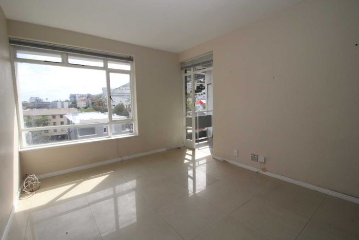 Sea Point Apartment To Rent: Pet-friendly studio, secure parking, open balcony.