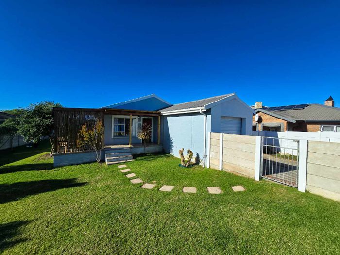 Property #2392102, House For Sale in Still Bay West