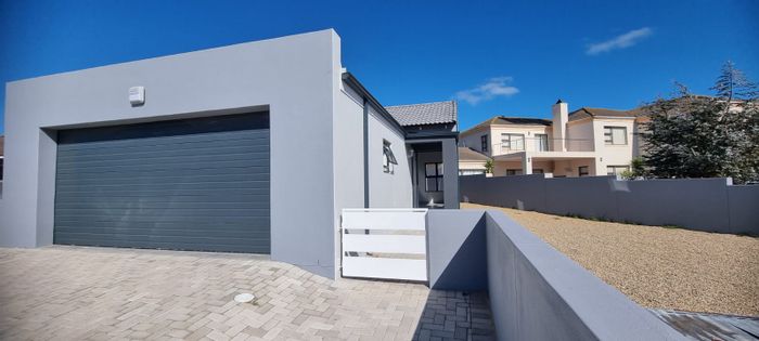 For Sale: House in Langebaan Central with 3 bedrooms, built-in braai, and spacious yard.