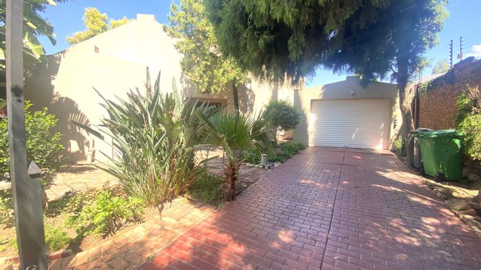 Property #2218552, House for sale in Garsfontein