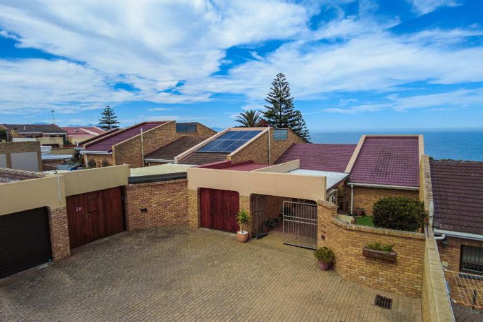 Property #2200708, Townhouse for sale in Mossel Bay Central