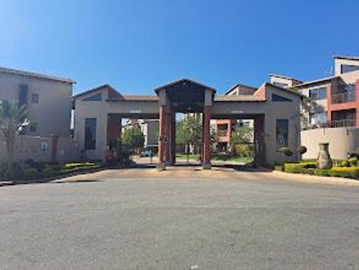 Honeydew Apartment To Rent: 2 beds, 2 baths, balcony, secure estate, parking.