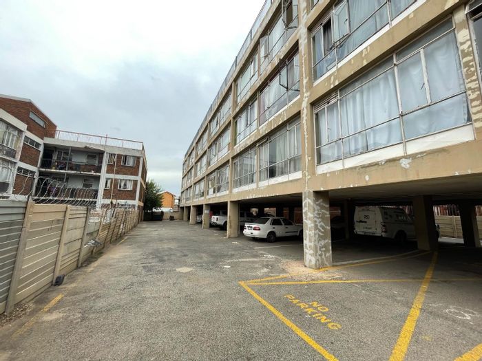 Property #2218000, Apartment for sale in Kempton Park