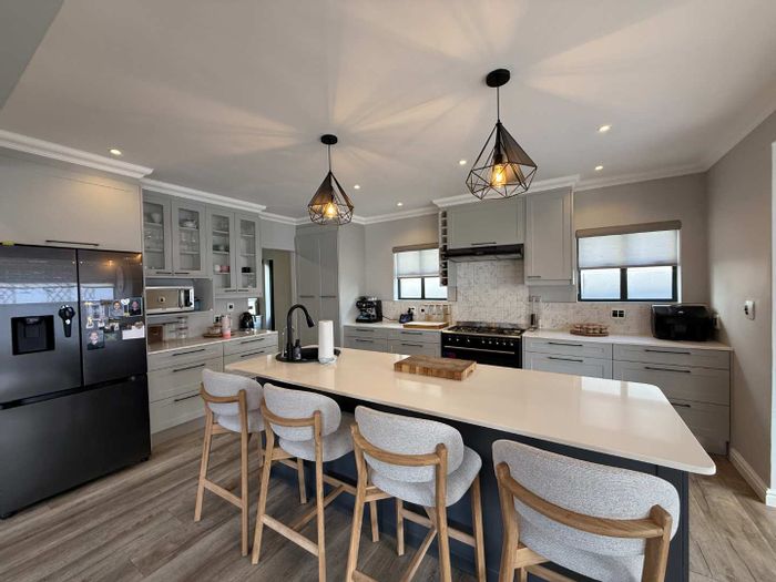 For Sale: House in Calypso Beach with 4 bedrooms, secure estate, beach access.