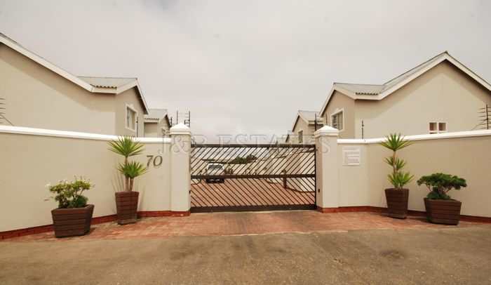 Property #2107456, Townhouse for sale in Walvis Bay Central
