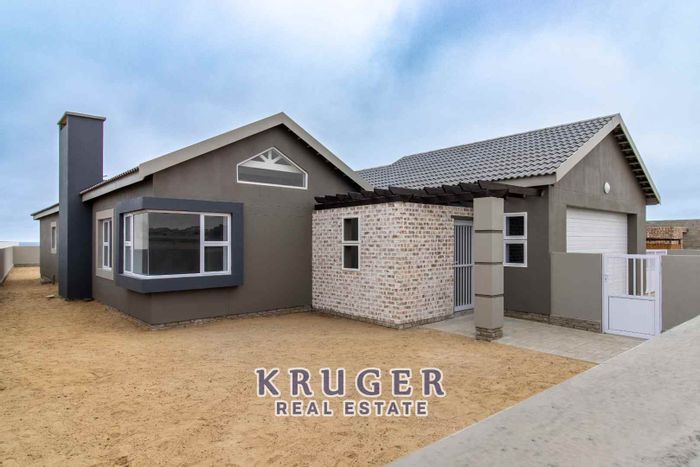 For Sale: House in Swakopmund Ext 15 with 3 beds, double garage, indoor/outdoor braai.