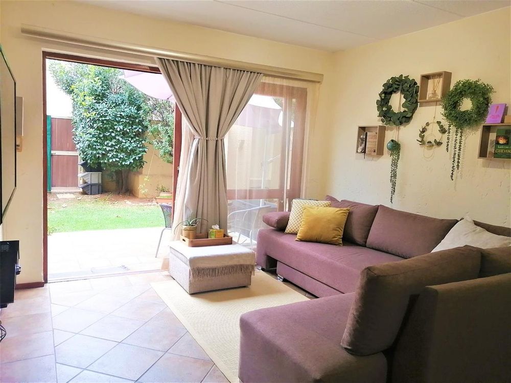 2 Bedroom Townhouse For Sale in Sunninghill