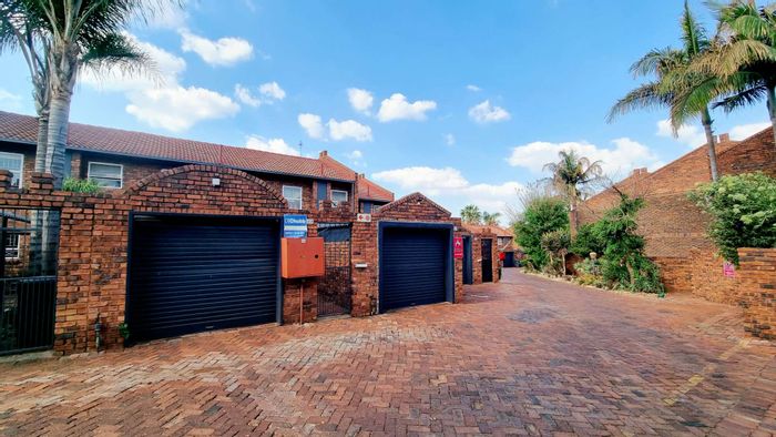 Garsfontein Apartment For Sale: 2-bed, private garden, close to schools and shops.