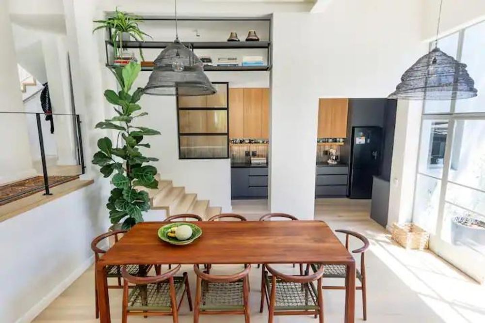 Oranjezicht House To Rent 3 bedrooms, heated pool, garden, secure