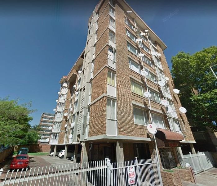 Sunnyside Apartment For Sale: 1 Bed, Open Parking, Near Schools and Amenities.