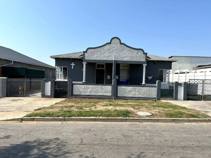 Property #2417862, House For Sale in Sidwell