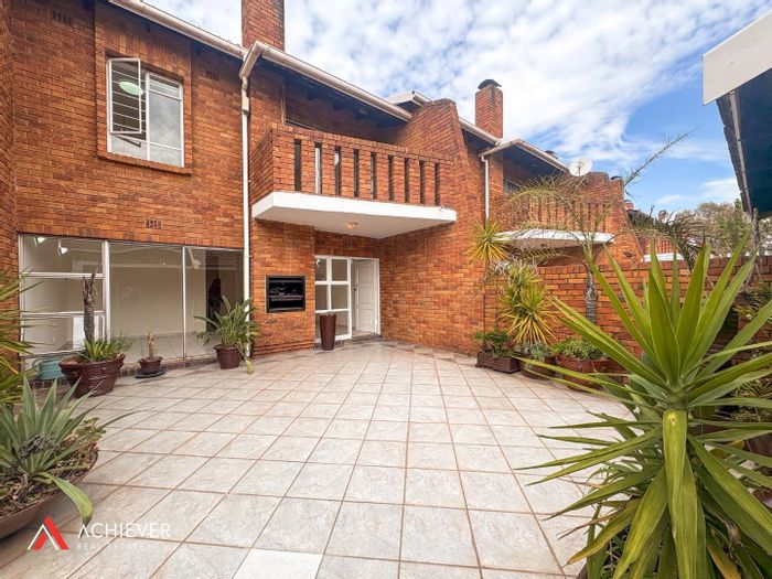 For Sale: Townhouse in Bedford Gardens with pool, garage, and open living space.