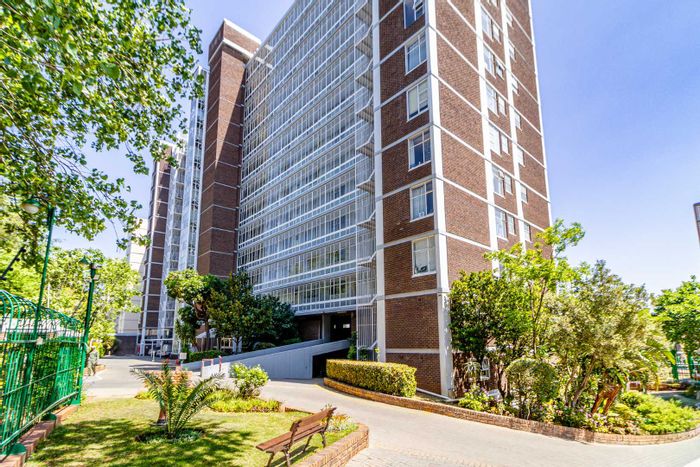 2-Bedroom Apartment To Rent in Bedford Gardens, secure complex, fiber ready.