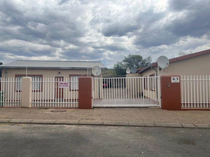 Property #2393112, Townhouse For Sale in Pioniers Park