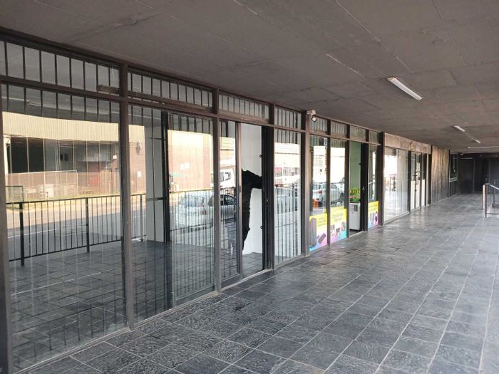 Property #2267285, Retail rental monthly in Greyville