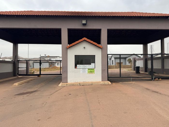 Vacant Land Residential For Sale in Rayton Central - 526m² corner stand opportunity.