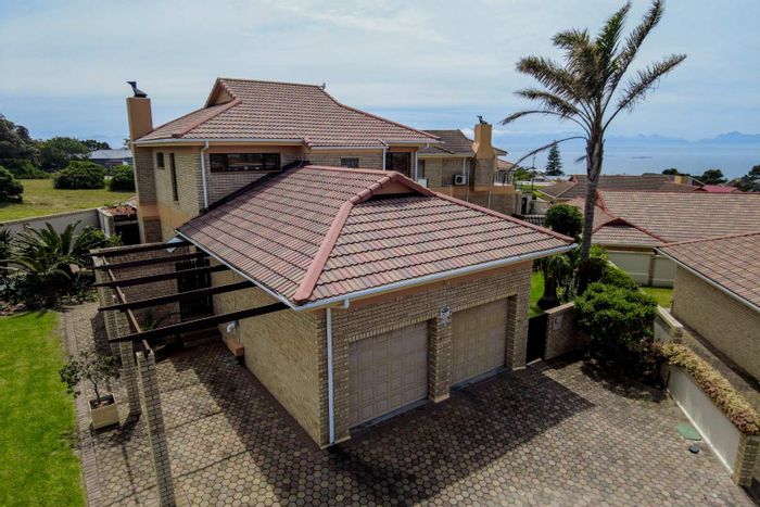 Property #2198254, Townhouse for sale in Mossel Bay Central