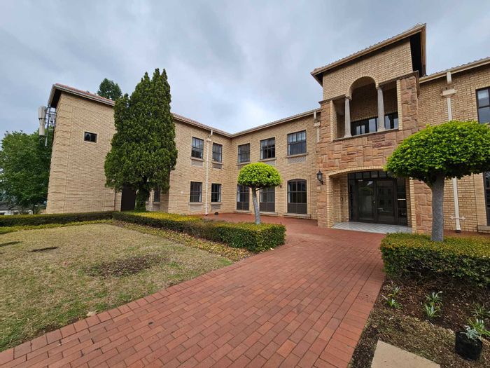 Bryanston Office To Rent: 469sqm, private kitchen, parking options, 24-hour security.